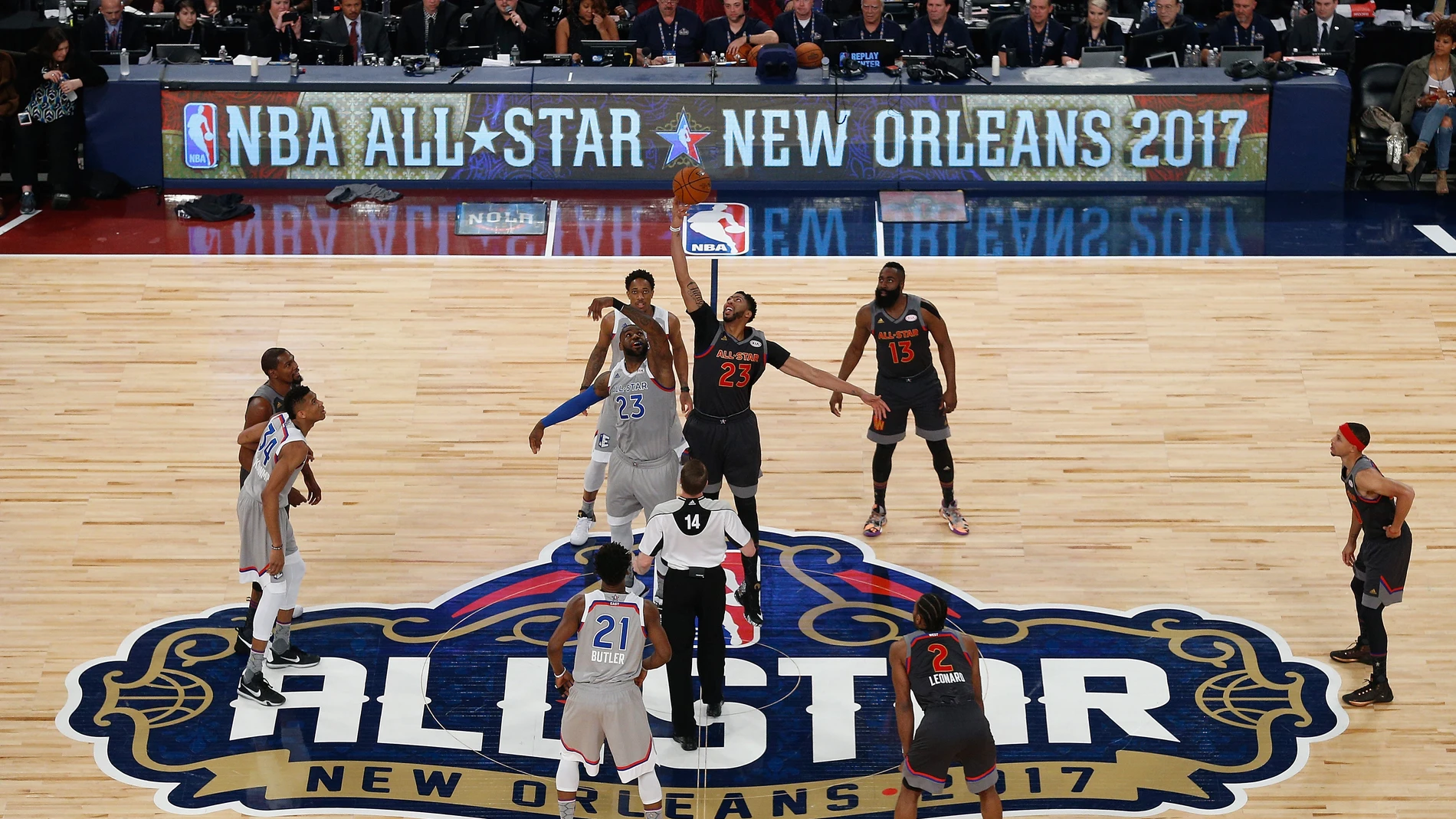 Momento del salto inicial que daba comienzo al All Star Game Momento del salto inicial que daba comienzo al All Star Game