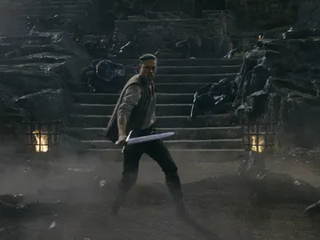 Charlie Hunnam es el 'Rey Arturo' Charlie Hunnam es el 'Rey Arturo'