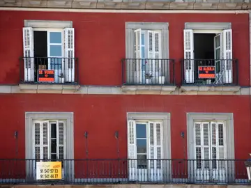 Una vivienda con el cartel de 'Se Vende' Una vivienda con el cartel de 'Se Vende'