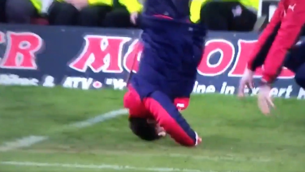 Graeme Murty, haciendo el pino