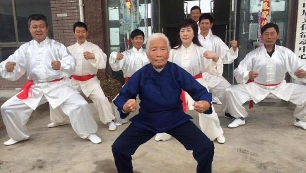 La abuela que practica kung fu