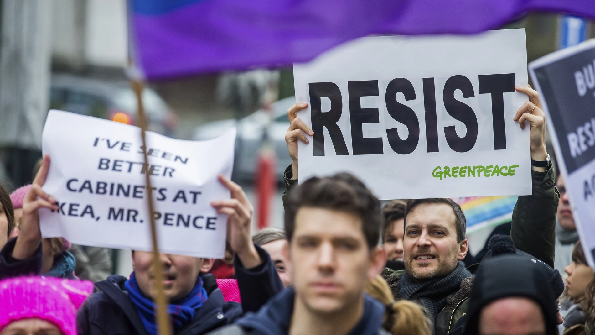 Varios manifestantes belgas protestan contra las políticas de Trump durante la visita de Mike Pence a Bruselas Varios manifestantes belgas protestan contra las políticas de Trump durante la visita de Mike Pence a Bruselas