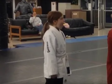 La reacción de la niña al ver a su padre La reacción de la niña al ver a su padre