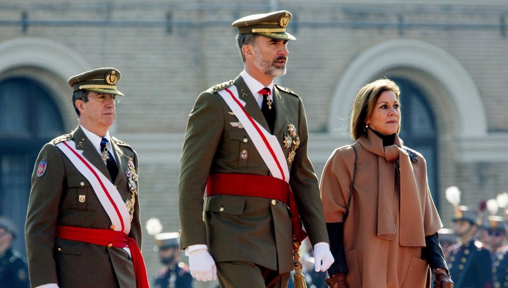 El Rey Felipe VI junto a María Dolores de Cospedal en un acto en Zaragoza