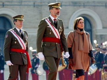 El Rey Felipe VI junto a María Dolores de Cospedal en un acto en Zaragoza