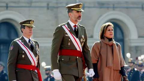El Rey Felipe VI junto a María Dolores de Cospedal en un acto en Zaragoza El Rey Felipe VI junto a María Dolores de Cospedal en un acto en Zaragoza