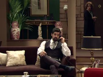 Ana María escucha una conversación comprometida de Alonso Ana María escucha una conversación comprometida de Alonso