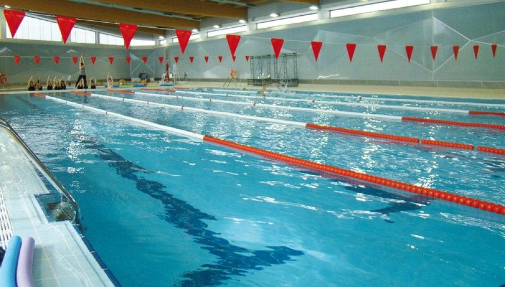 Piscina cubierta del polideportivo de Carrús.
