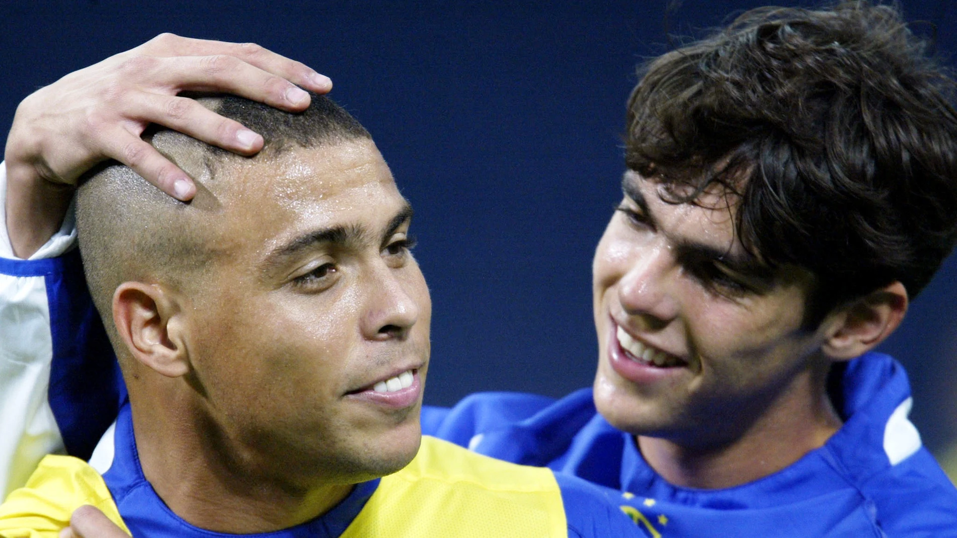 Ronaldo, junto a Kaká en el Mundial de 2002 Ronaldo, junto a Kaká en el Mundial de 2002