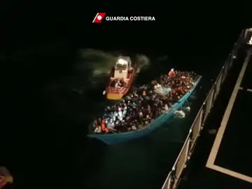 Frame 7.997108 de: Rescatan a 630 inmigrantes en el Mediterráneo y al menos 74 cadáveres aparecen frente a las costas libias Frame 7.997108 de: Rescatan a 630 inmigrantes en el Mediterráneo y al menos 74 cadáveres aparecen frente a las costas libias