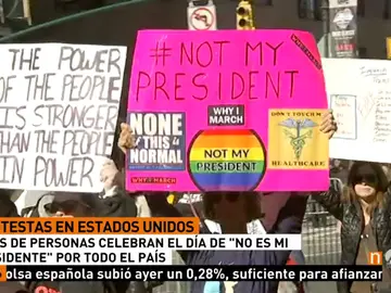 Frame 15.986666 de: Los estadounidenses aprovechan el Día de los Presidentes para salir a las calles a manifestarse contra Trump Frame 15.986666 de: Los estadounidenses aprovechan el Día de los Presidentes para salir a las calles a manifestarse contra Trump