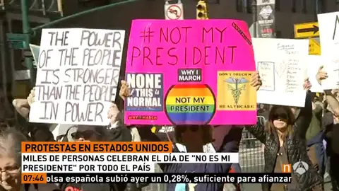 Frame 15.986666 de: Los estadounidenses aprovechan el Día de los Presidentes para salir a las calles a manifestarse contra Trump Frame 15.986666 de: Los estadounidenses aprovechan el Día de los Presidentes para salir a las calles a manifestarse contra Trump