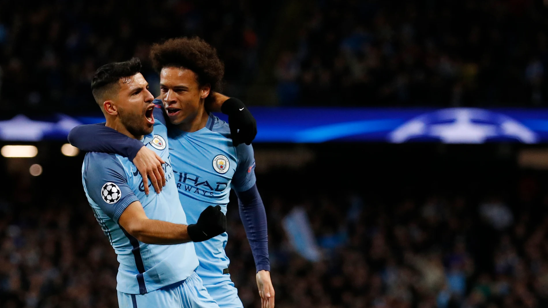 Agüero celebra un gol ante el Mónaco