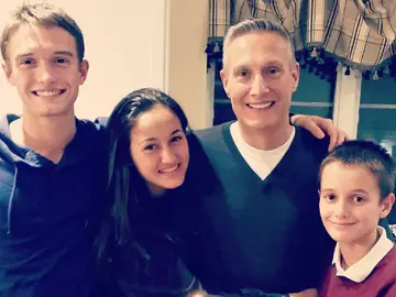 Dennis Vassallo junto a sus hijos, entre los que se encuentra Dylan (izquierda) Dennis Vassallo junto a sus hijos, entre los que se encuentra Dylan (izquierda)