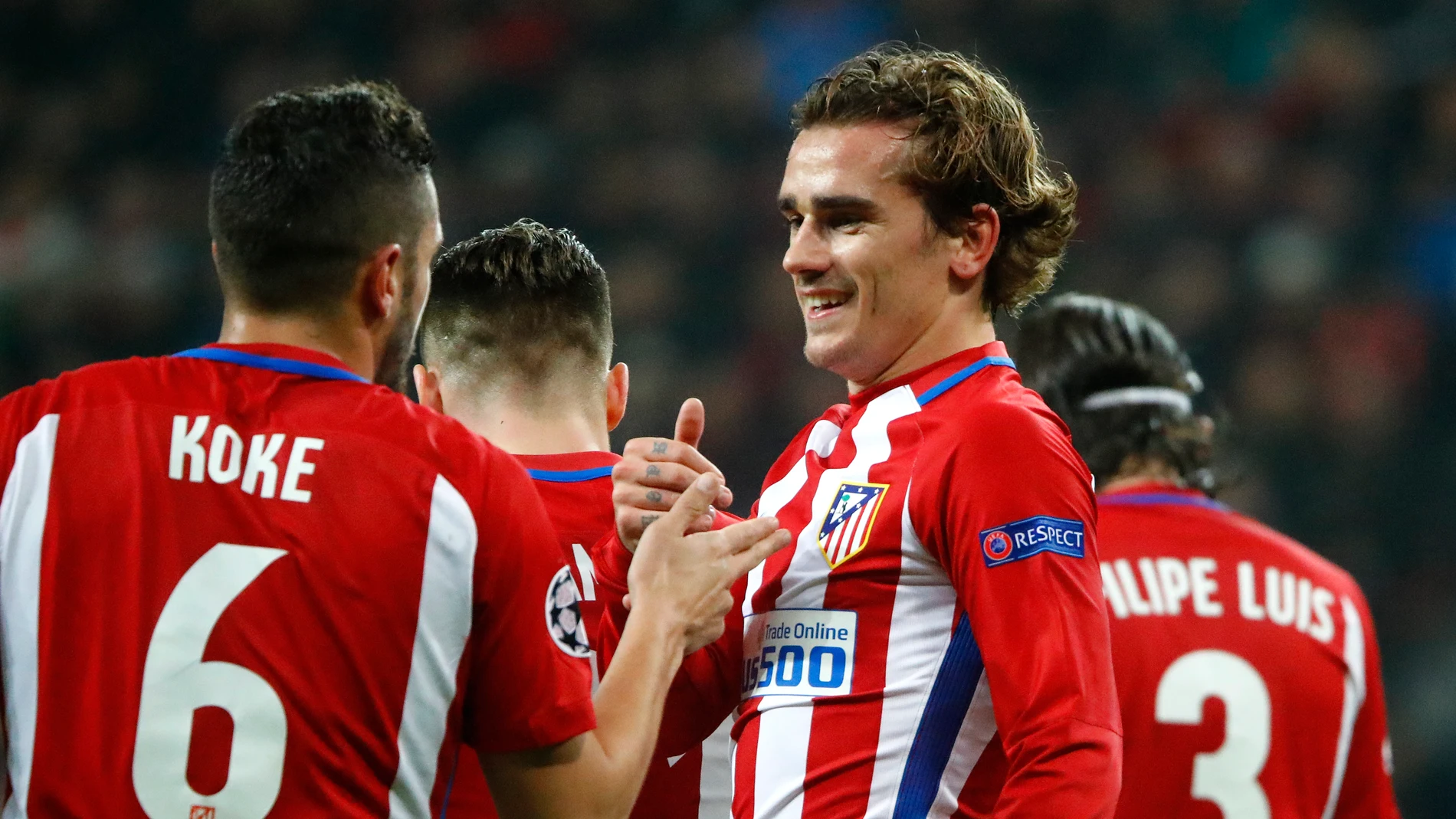 Los jugadores del Atlético de Madrid hacen piña tras el gol de Griezmann