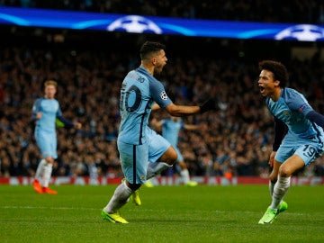 Agüero celebra un gol ante el Mónaco