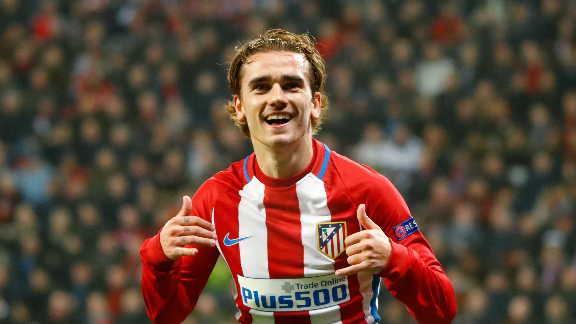 Griezmann celebra el segundo gol al Leverkusen Griezmann celebra el segundo gol al Leverkusen