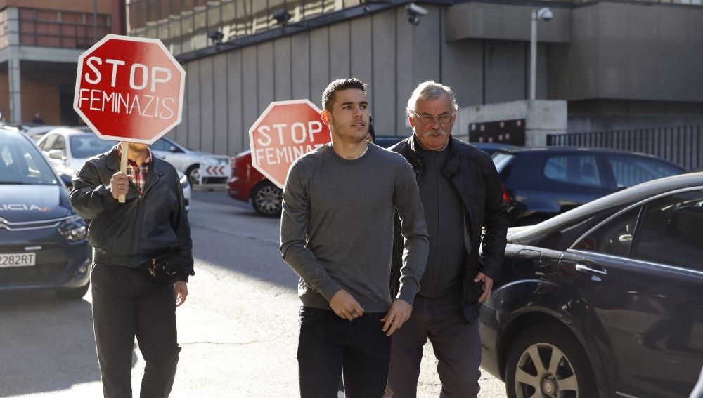 Lucas Hernández, a su llegada a los juzgados