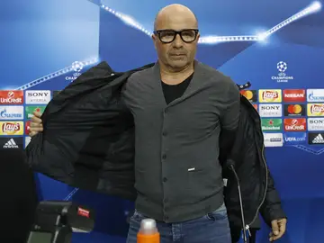 Sampaoli, antes de iniciar la rueda de prensa Sampaoli, antes de iniciar la rueda de prensa
