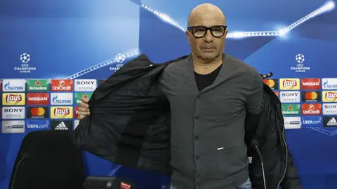 Sampaoli, antes de iniciar la rueda de prensa Sampaoli, antes de iniciar la rueda de prensa