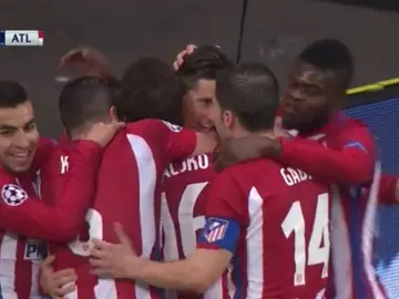 Fernando Torres celebra su gol ante el Bayer Leverkusen Fernando Torres celebra su gol ante el Bayer Leverkusen