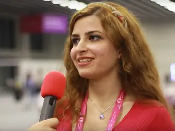 Dorsa Derakhshani, durante una entrevista Dorsa Derakhshani, durante una entrevista