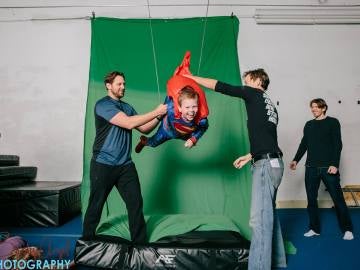 Robert Hart se convierte en Superman por un día gracias a la fotógrafa Brandy Angel