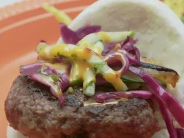 Hamburguesa de buey y foie en pan bao Hamburguesa de buey y foie en pan bao