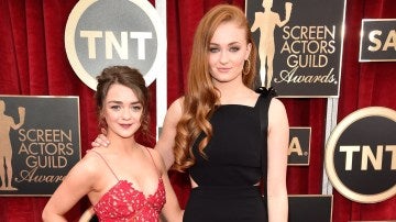 Maisie Williams y Sophie Turner