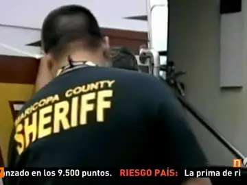 Frame 51.218888 de: Trump establece nuevas directrices para realizar deportaciones de inmigrantes indocumentados Frame 51.218888 de: Trump establece nuevas directrices para realizar deportaciones de inmigrantes indocumentados