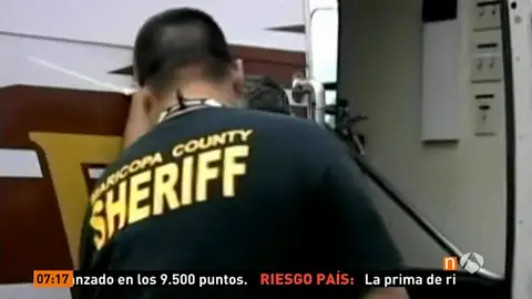 Frame 51.218888 de: Trump establece nuevas directrices para realizar deportaciones de inmigrantes indocumentados Frame 51.218888 de: Trump establece nuevas directrices para realizar deportaciones de inmigrantes indocumentados