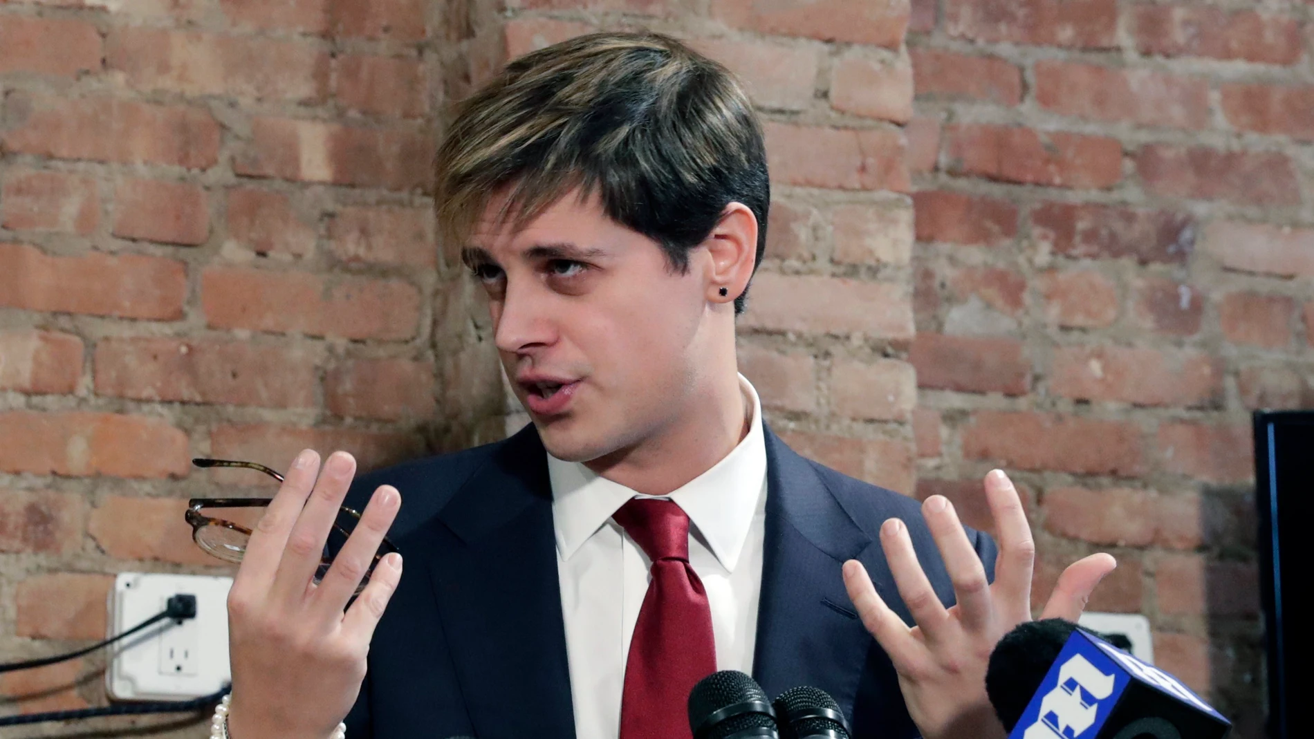 Milo Yiannopoulos, exeditor de tecnología de Breitbart Milo Yiannopoulos, exeditor de tecnología de Breitbart