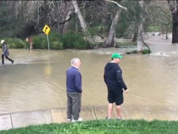 Frame 19.876196 de: California intenta recuperar normalidad tras tormentas que dejaron 5 muertos