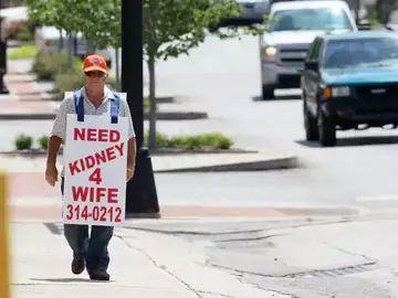 William Larry recorre las calles de Anderson buscando un riñón para su mujer William Larry recorre las calles de Anderson buscando un riñón para su mujer