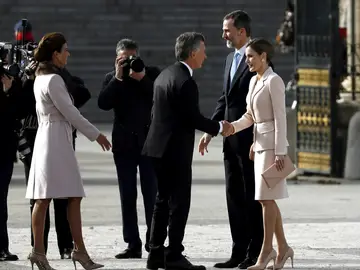 Mauricio Macri saluda a los Reyes en su vivista a España Mauricio Macri saluda a los Reyes en su vivista a España