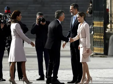 Mauricio Macri saluda a los Reyes en su vivista a España Mauricio Macri saluda a los Reyes en su vivista a España