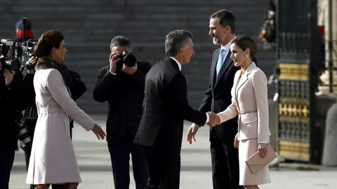 Mauricio Macri saluda a los Reyes en su vivista a España Mauricio Macri saluda a los Reyes en su vivista a España