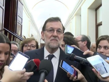 Frame 0.0 de: Rajoy no niega su reunión con Puigdemont, pero precisa que quiere "hablar de problemas reales, no de liquidar España"