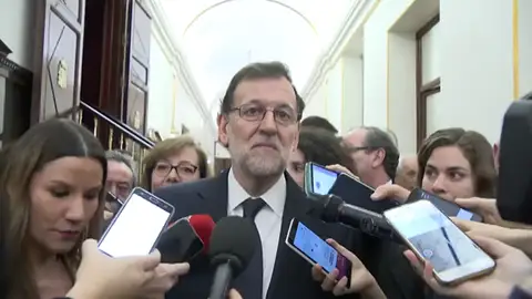 Frame 0.0 de: Rajoy no niega su reunión con Puigdemont, pero precisa que quiere "hablar de problemas reales, no de liquidar España" Frame 0.0 de: Rajoy no niega su reunión con Puigdemont, pero precisa que quiere "hablar de problemas reales, no de liquidar España"