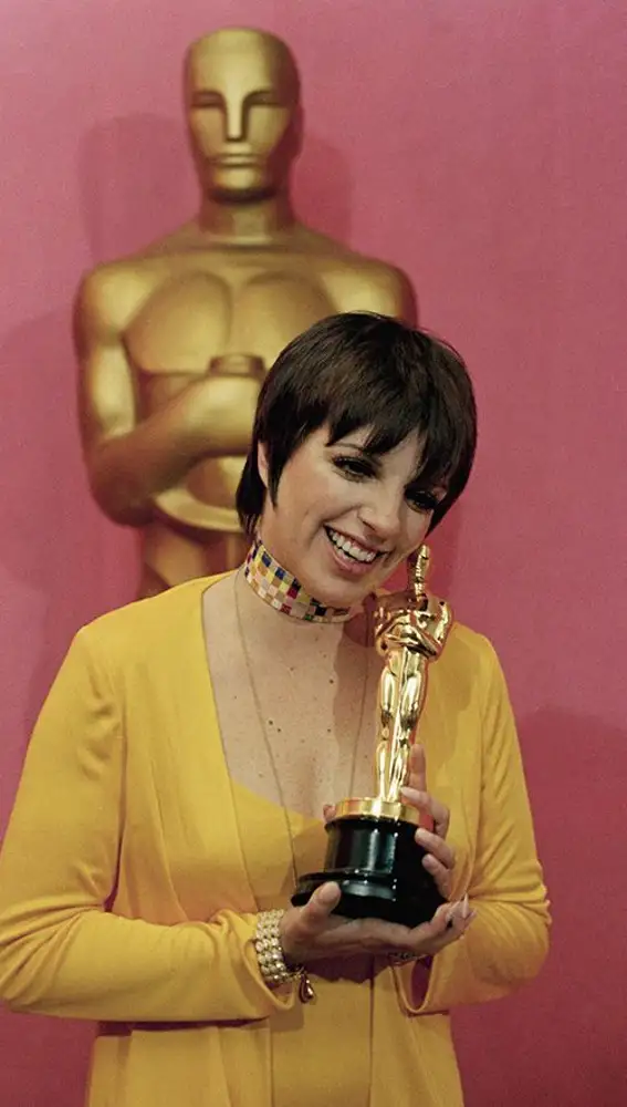 Liza Minelli con su Premio Oscar