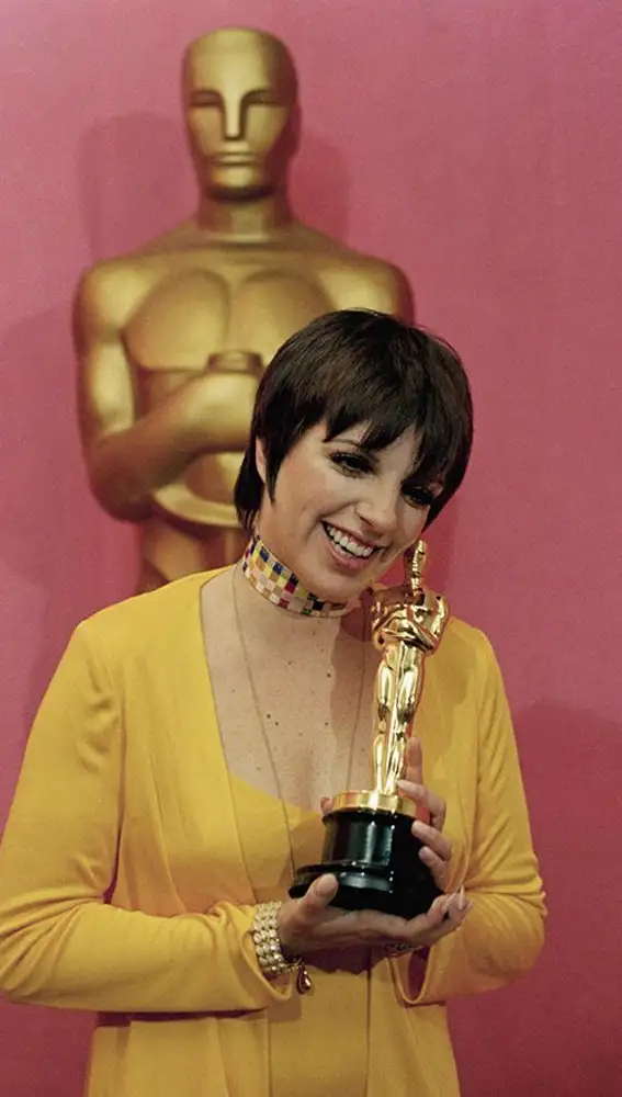 Liza Minelli con su Premio Oscar Liza Minelli con su Premio Oscar
