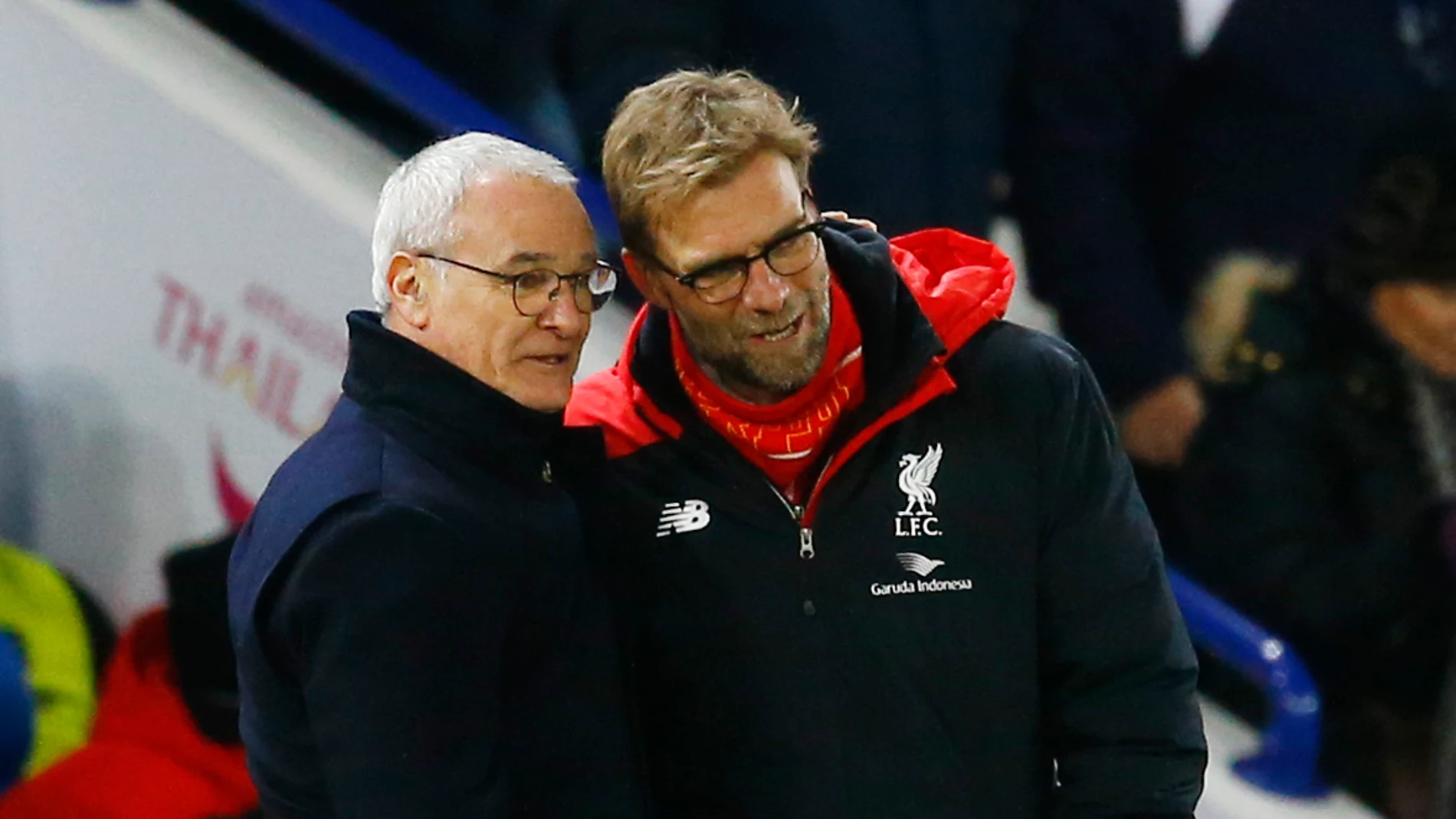 Ranieri y Klopp dialogan durante un partido Ranieri y Klopp dialogan durante un partido