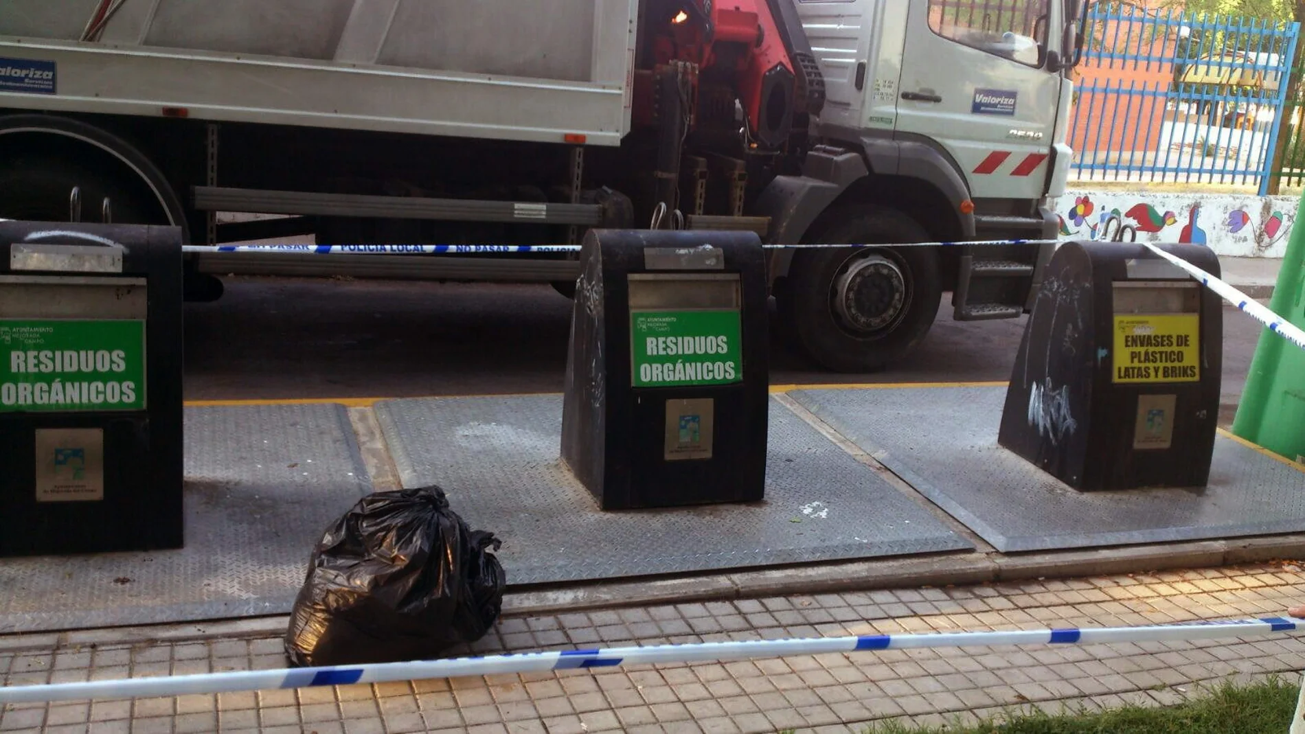 Lugar donde los agentes de la Guardia Civil rescataron al bebé arrojado en la basura por su madre Lugar donde los agentes de la Guardia Civil rescataron al bebé arrojado en la basura por su madre