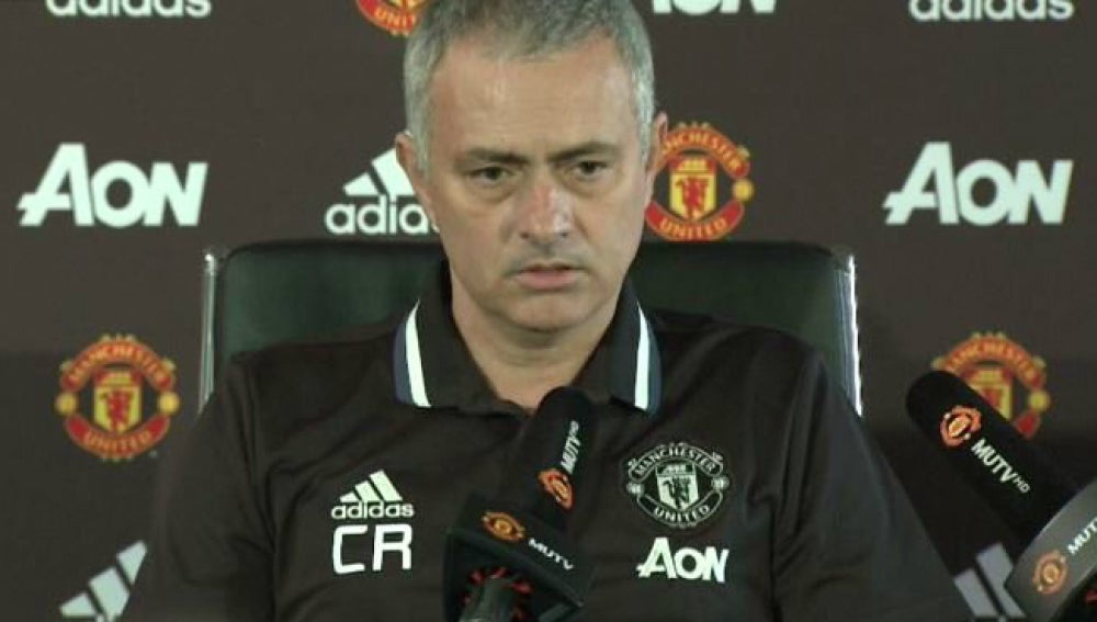 Mourinho, con las iniciales de Claudio Ranieri