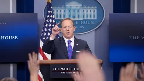 El portavoz de la Casa Blanca, Sean Spicer, durante la rueda de prensa diaria en la Casa Blanca en Washington, Estados Unidos El portavoz de la Casa Blanca, Sean Spicer, durante la rueda de prensa diaria en la Casa Blanca en Washington, Estados Unidos