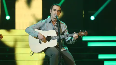 Dani Rovira demuestra su talento musical como Ismael Serrano en 'Papá, cuéntame otra vez' Dani Rovira demuestra su talento musical como Ismael Serrano en 'Papá, cuéntame otra vez'