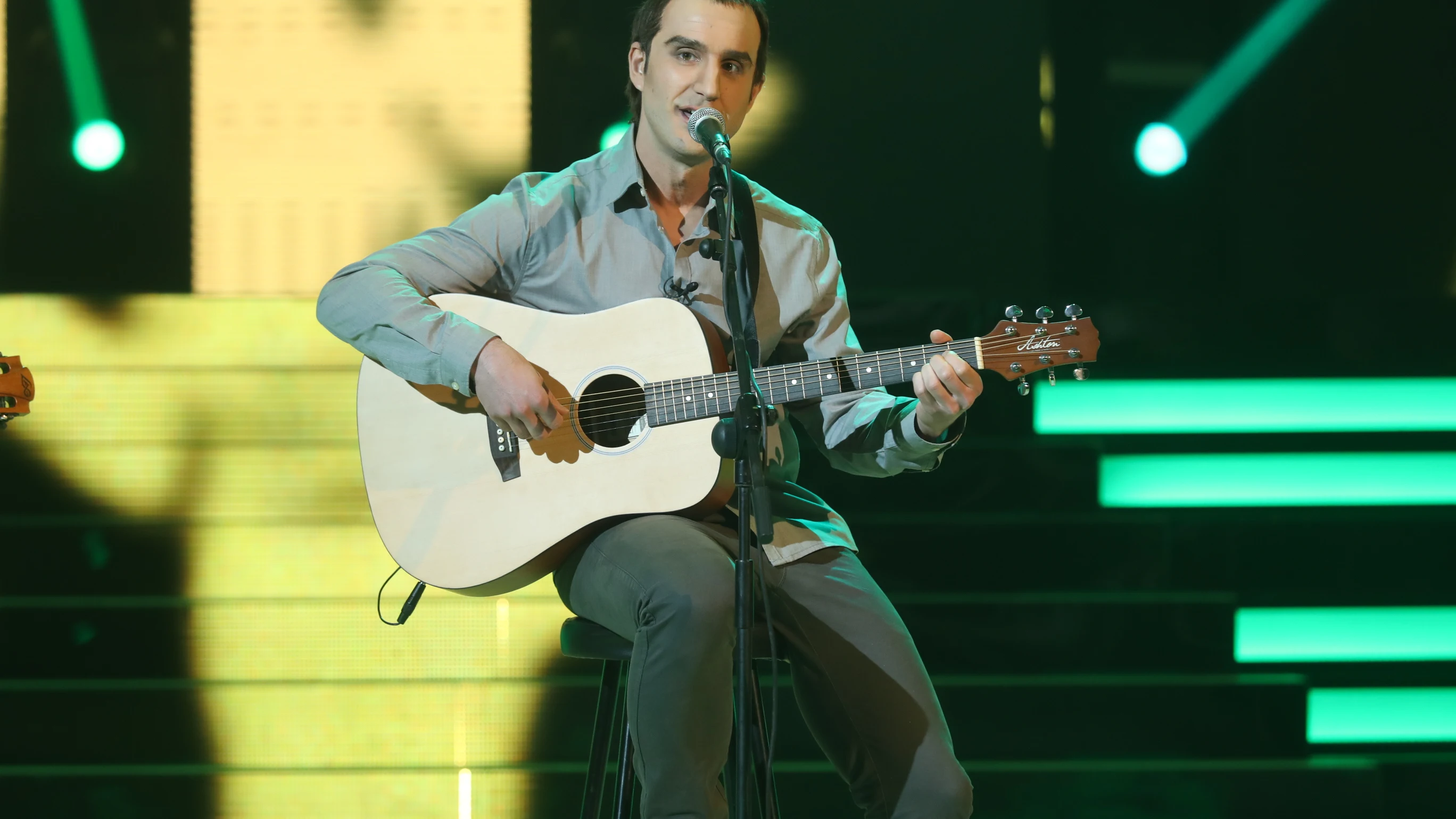 Dani Rovira demuestra su talento musical como Ismael Serrano en 'Papá, cuéntame otra vez'