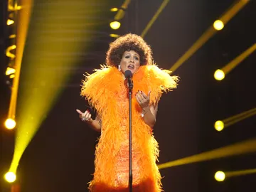 Lorena Gómez se viste como Shirley Bassey acompañada de una gran potencia vocal en ‘My way' Lorena Gómez se viste como Shirley Bassey acompañada de una gran potencia vocal en ‘My way'