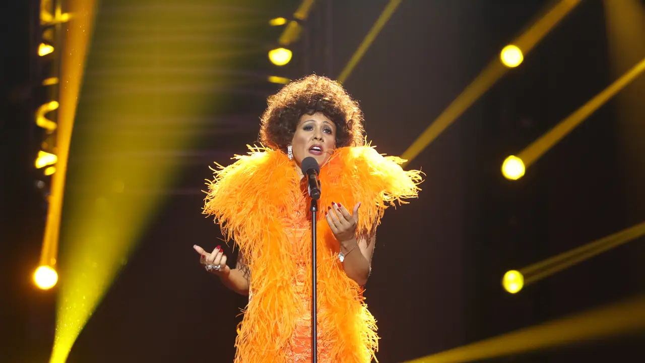 Lorena Gómez se viste como Shirley Bassey acompañada de una gran potencia vocal en ‘My way'