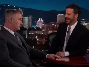 Frame 17.418154 de: Alec Baldwin se propone para hacer de Donald Trump en la cena de los corresponsales de la Casa Blanca Frame 17.418154 de: Alec Baldwin se propone para hacer de Donald Trump en la cena de los corresponsales de la Casa Blanca